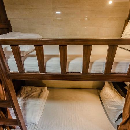Awesome Dormitory - Men Only มุมไบ ภายนอก รูปภาพ