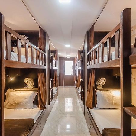 Awesome Dormitory - Men Only มุมไบ ภายนอก รูปภาพ