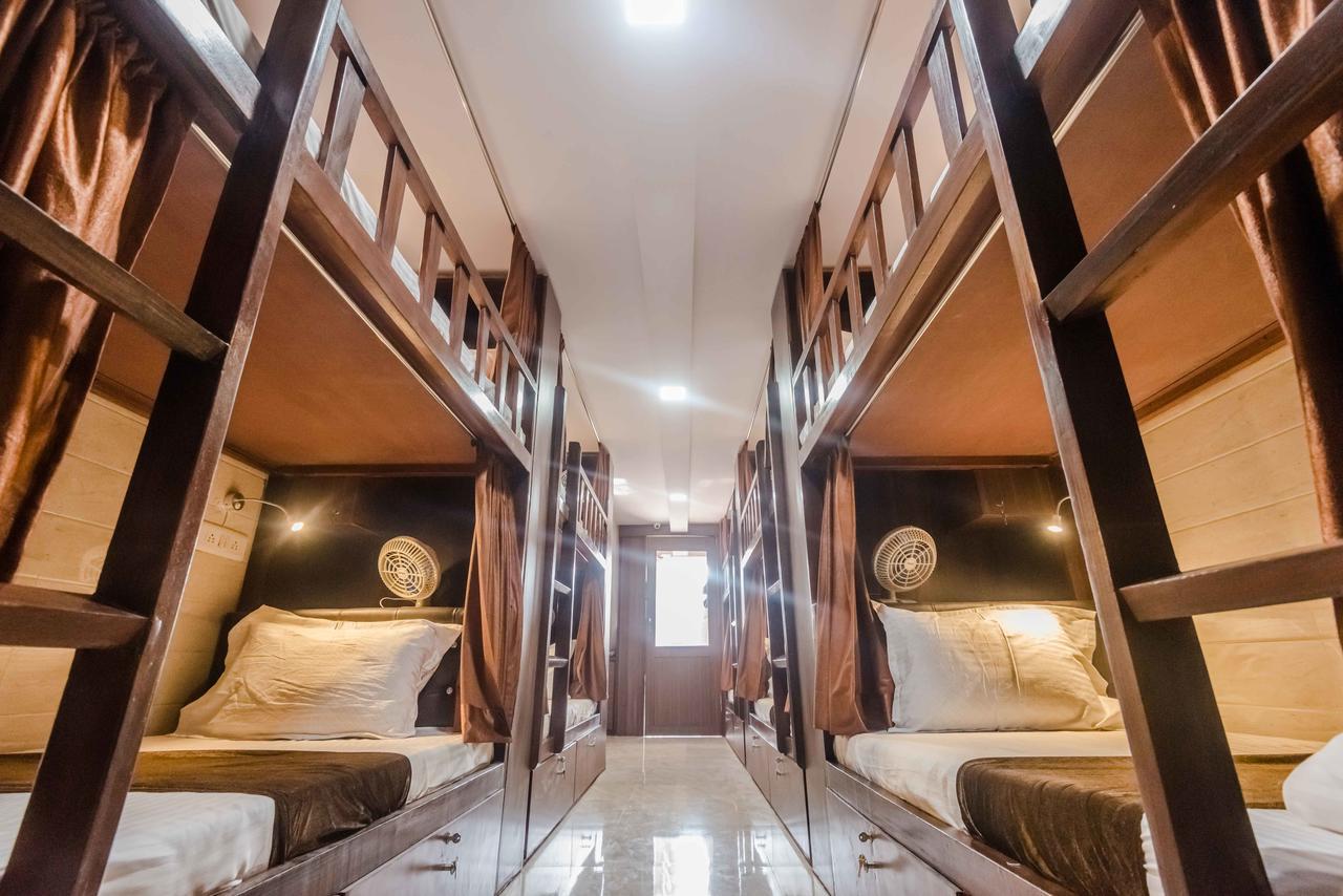 Awesome Dormitory - Men Only มุมไบ ภายนอก รูปภาพ