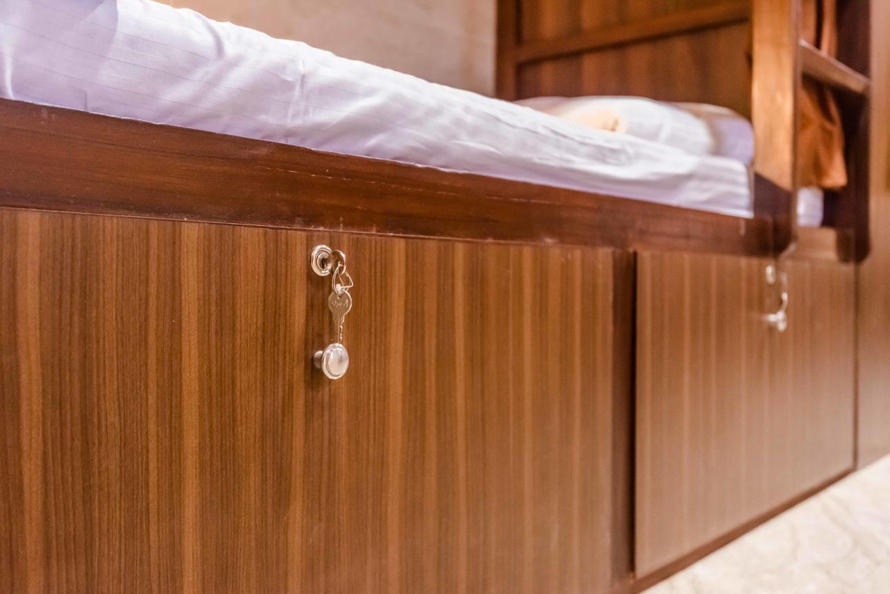 Awesome Dormitory - Men Only มุมไบ ภายนอก รูปภาพ