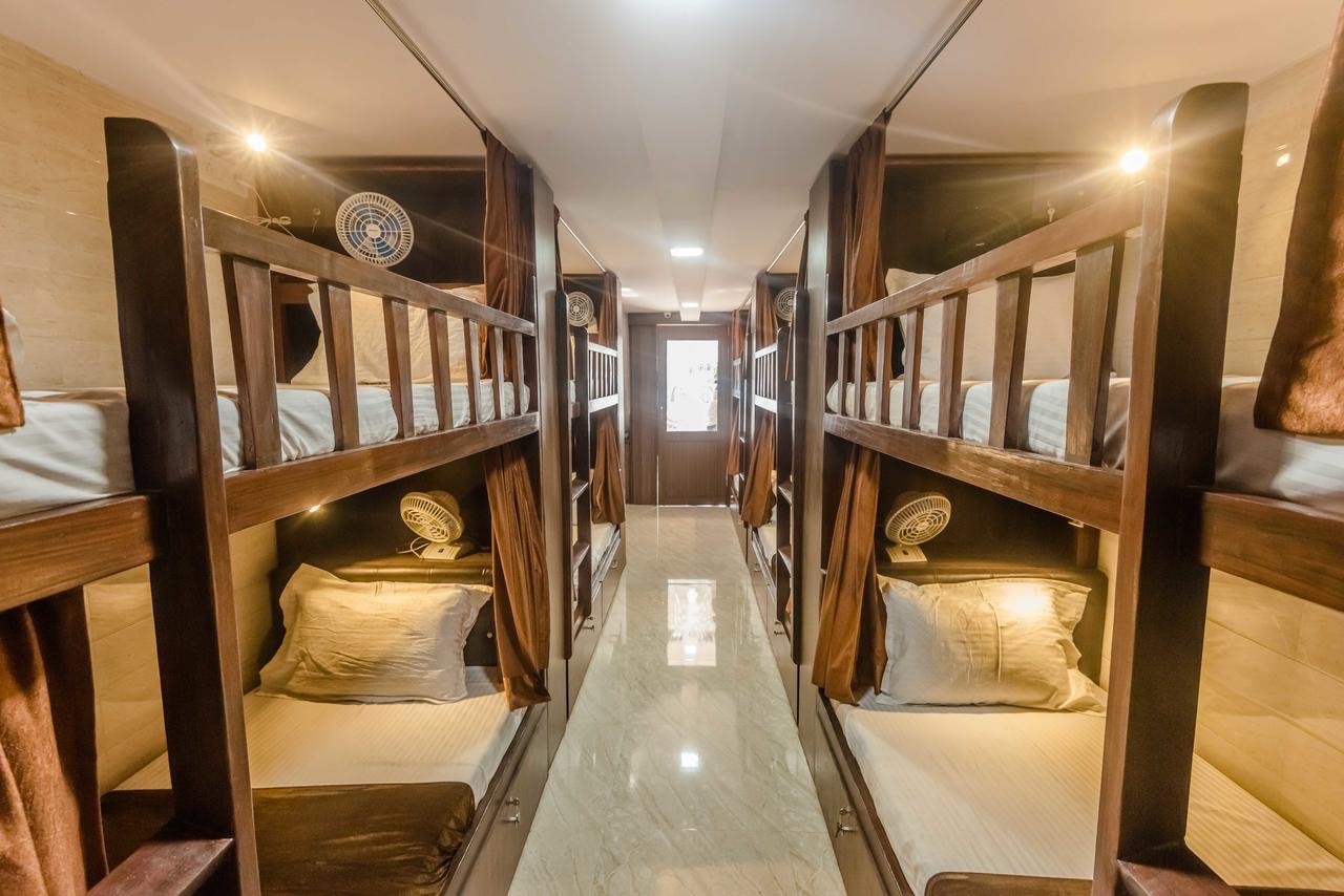 Awesome Dormitory - Men Only มุมไบ ภายนอก รูปภาพ