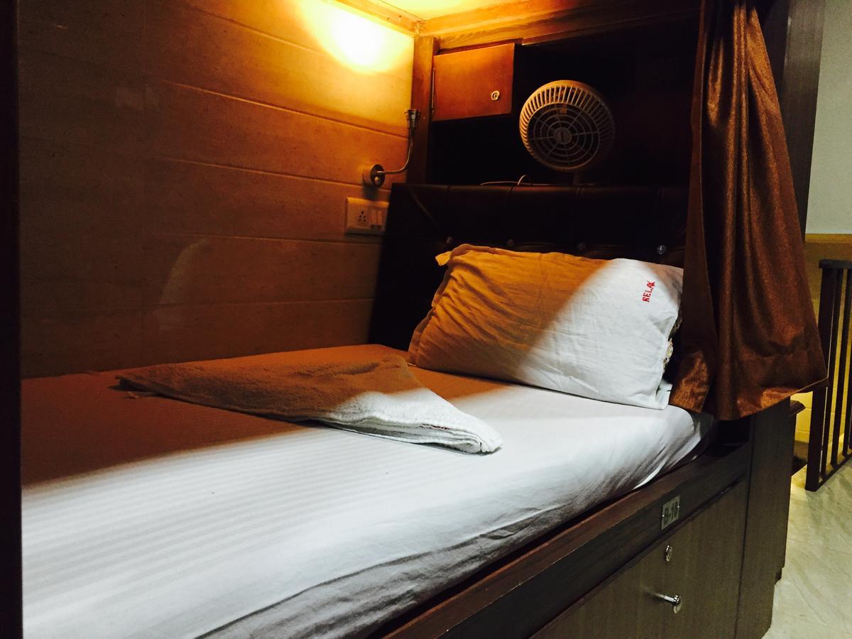 Awesome Dormitory - Men Only มุมไบ ภายนอก รูปภาพ